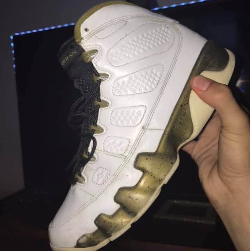 Statue 9s scuffed tox box and creasing